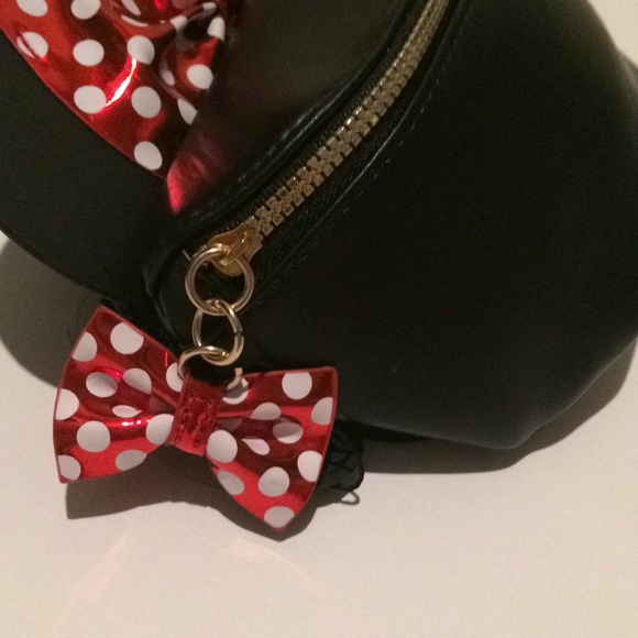 Disney Minnie Mouse Bow Fanny Pack Belt Bag Black - Picture 4 of 8